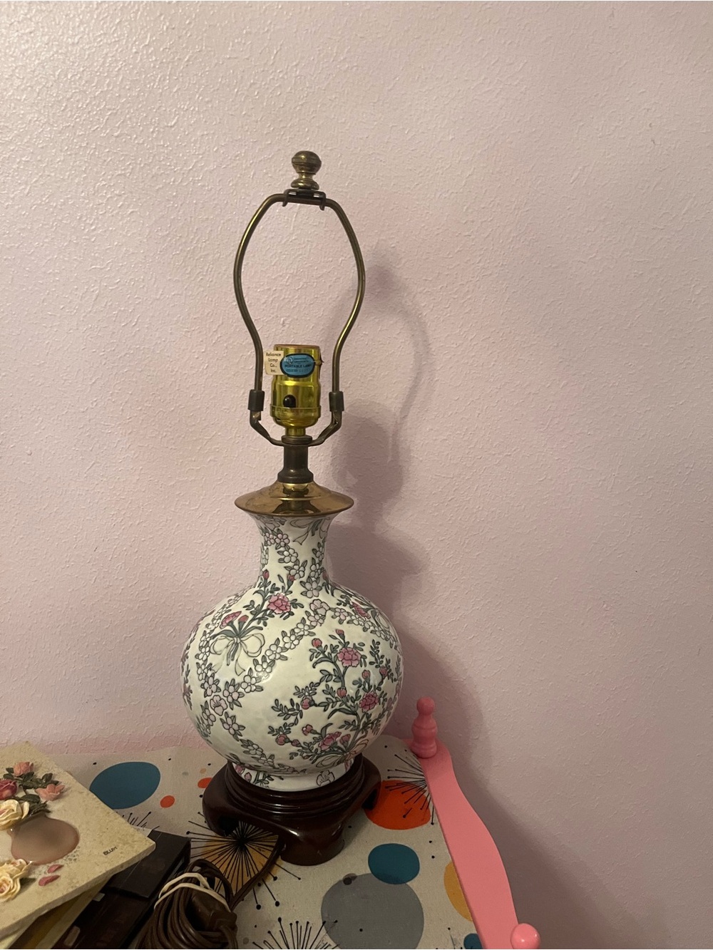 RARE VTG. RELIANCE LAMP CO HAND PAINTED PORCELAIN TABLE LAMP BOWS FLOWERS